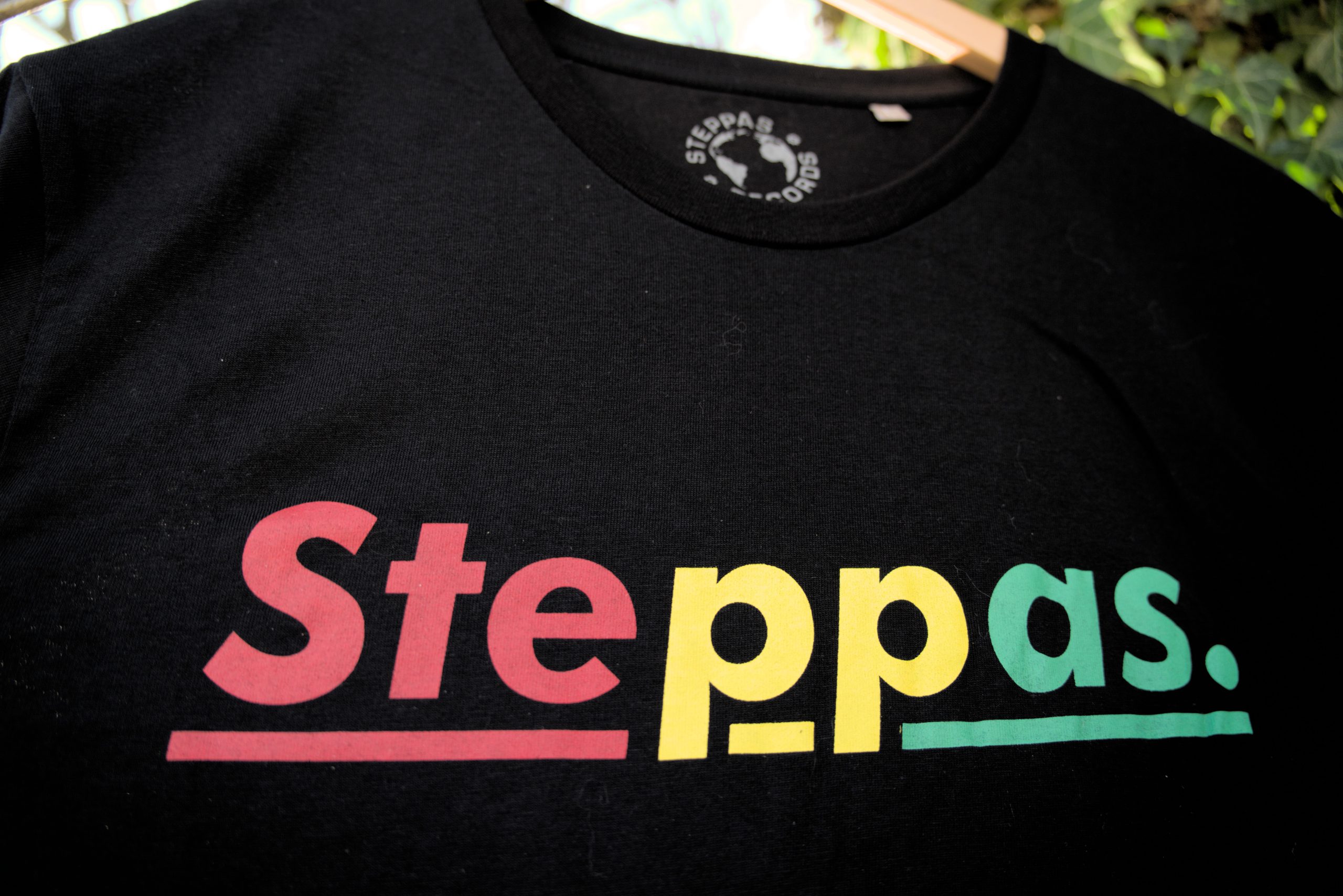 Steppas "Red-Yellow-Green" Organic T-Shirt (Men's/Unisex) [BLACK]