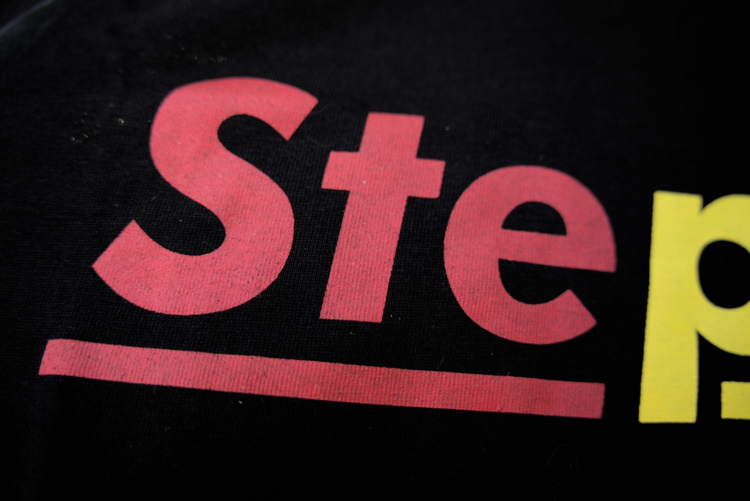 Steppas "Red-Yellow-Green" Organic T-Shirt (Men's/Unisex) [BLACK]