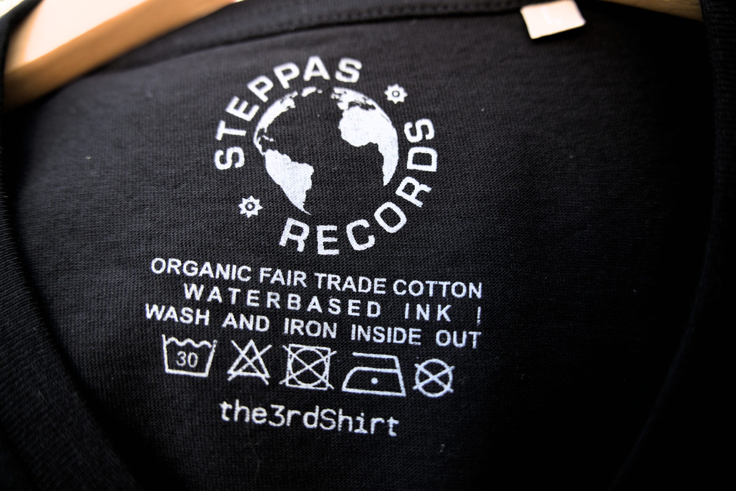 Steppas "Red-Yellow-Green" Organic T-Shirt (Men's/Unisex) [BLACK]